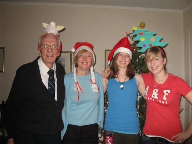 Tom Lloyd (Barbara) with Ellen, Megan and Katie Wismer at Christmas in 2007