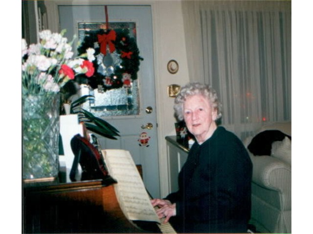 Ellen at the piano in Barbara's home